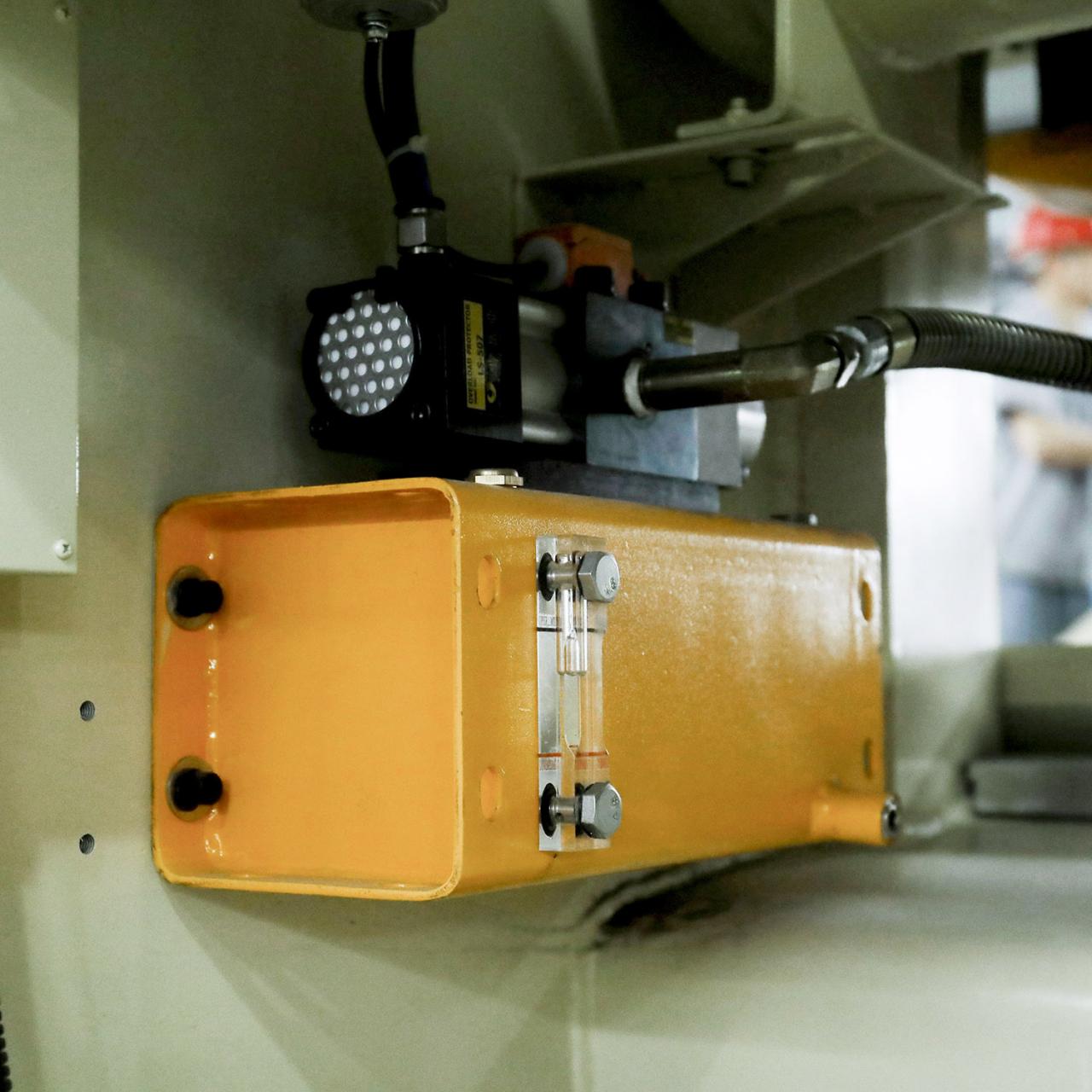 80-тонный штамповочный станок с ЧПУ Цена C-рамы Силовой пресс Небольшой гидравлический пресс-машина