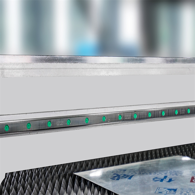 Станок для лазерной резки железа в Китае Цена 4000 Вт Металлический лист Волоконно-лазерная резка